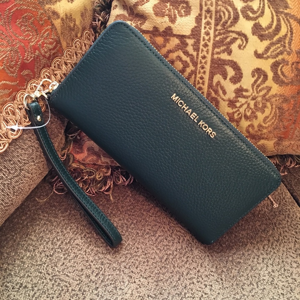 Michael Kors Jet Set Travel Wallet